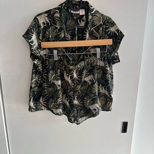 Tommy Bahama Black and Green Leopard Print Pajama Set Small